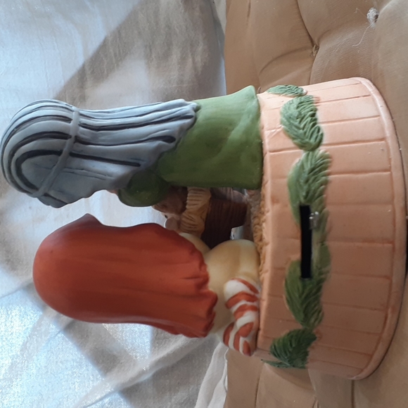 1981 Enesco Musical Child Nativity. - Picture 4 of 10